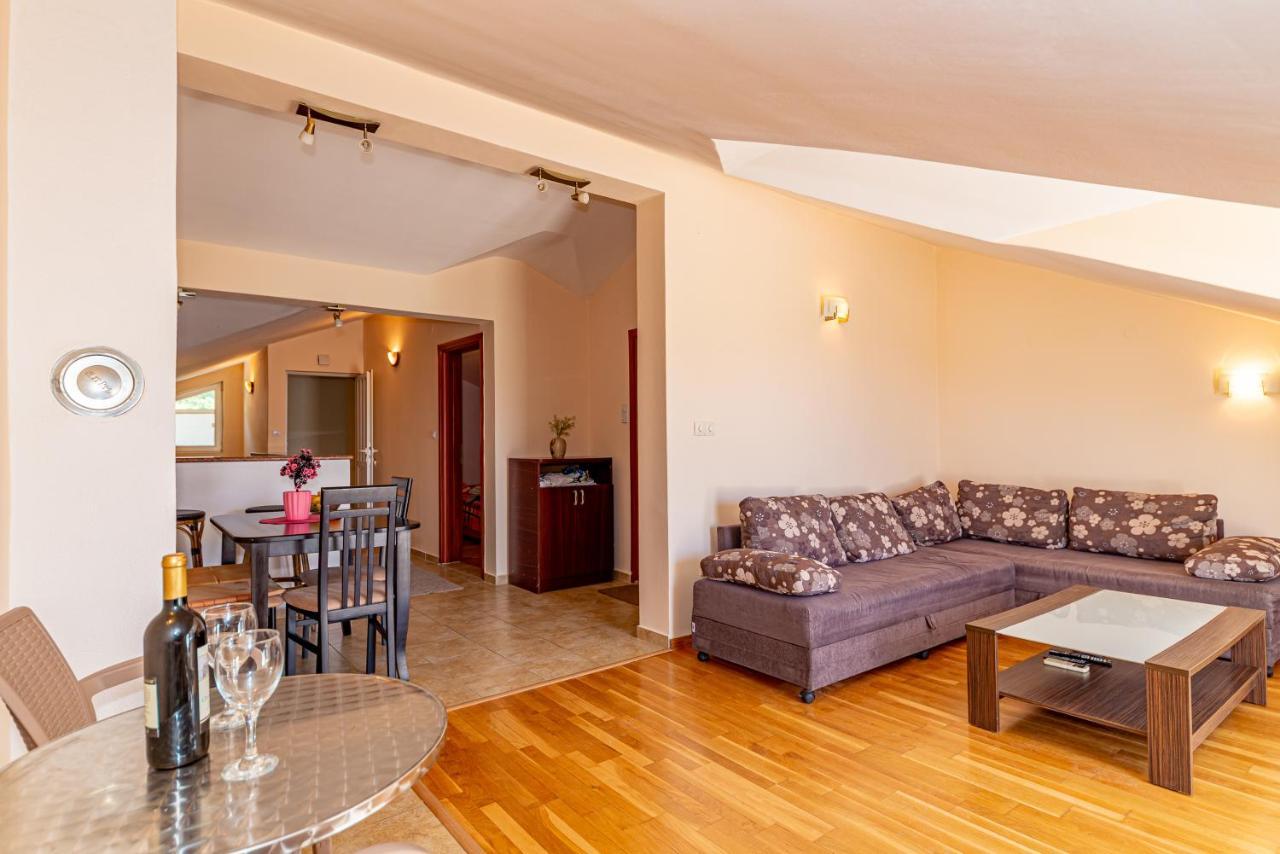 Apartment Knezevic Petrovac Exterior foto